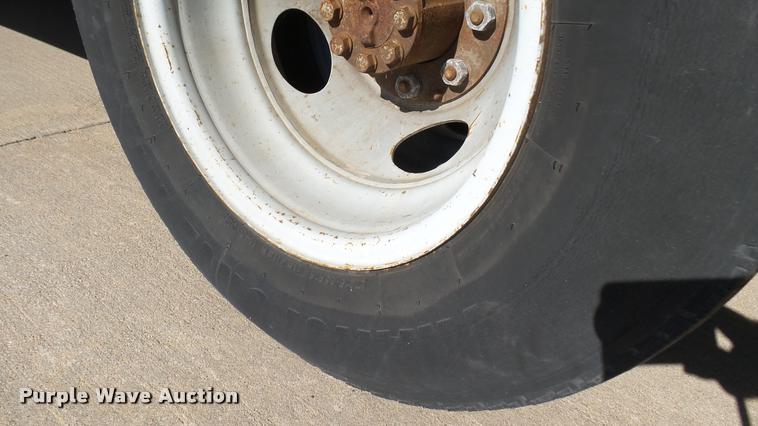 image for item DA7872 2003 Workhorse P42 delivery truck