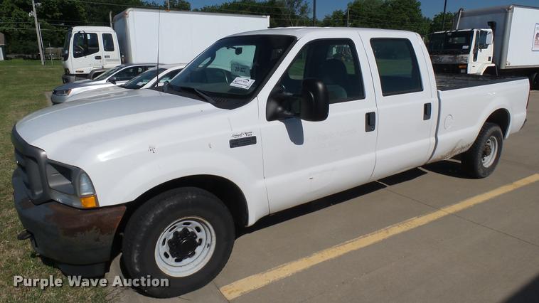 image for item DA7873 2003 Ford F250 Super Duty Crew Cab pickup truck