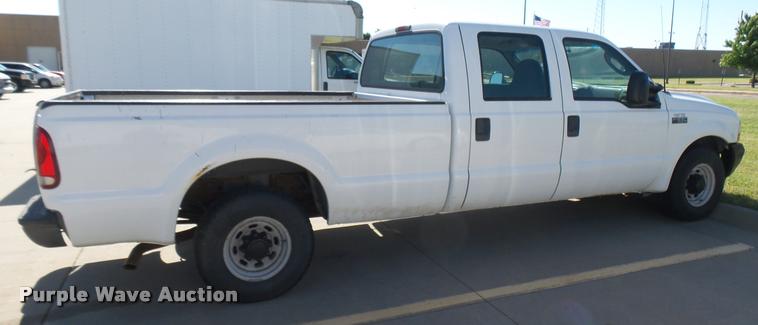 image for item DA7873 2003 Ford F250 Super Duty Crew Cab pickup truck