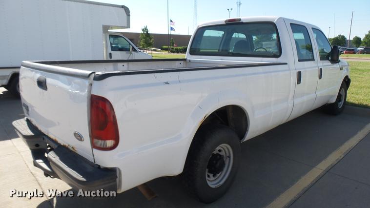 image for item DA7873 2003 Ford F250 Super Duty Crew Cab pickup truck