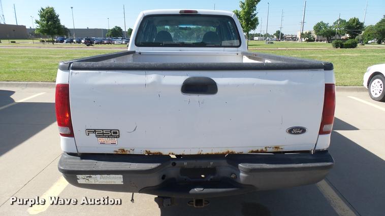 image for item DA7873 2003 Ford F250 Super Duty Crew Cab pickup truck