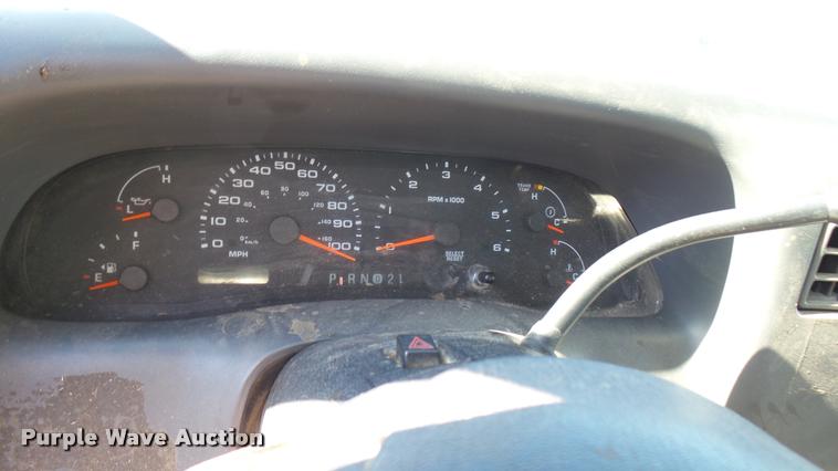 image for item DA7873 2003 Ford F250 Super Duty Crew Cab pickup truck