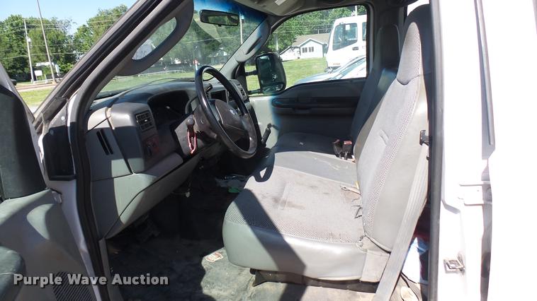 image for item DA7873 2003 Ford F250 Super Duty Crew Cab pickup truck