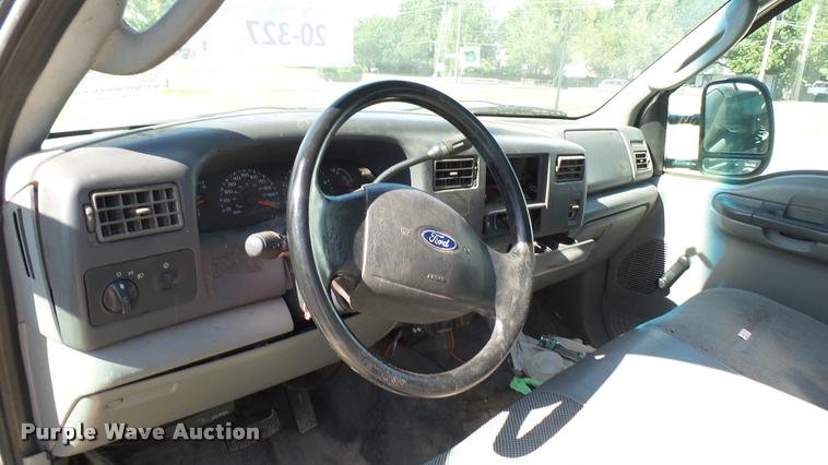 image for item DA7873 2003 Ford F250 Super Duty Crew Cab pickup truck