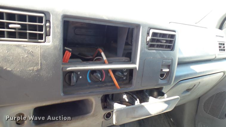 image for item DA7873 2003 Ford F250 Super Duty Crew Cab pickup truck