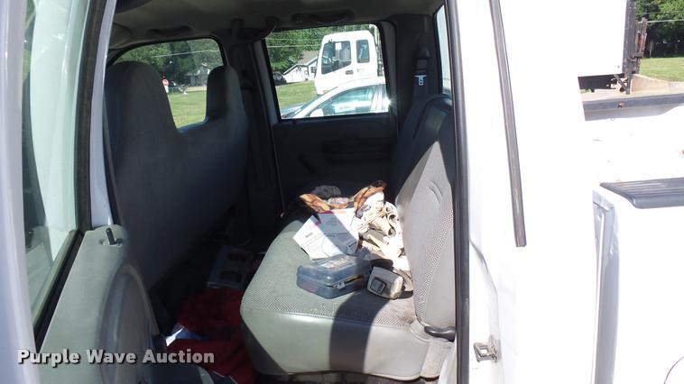 image for item DA7873 2003 Ford F250 Super Duty Crew Cab pickup truck