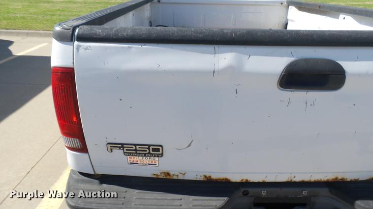image for item DA7873 2003 Ford F250 Super Duty Crew Cab pickup truck