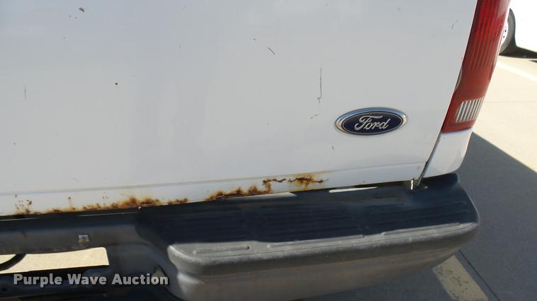 image for item DA7873 2003 Ford F250 Super Duty Crew Cab pickup truck