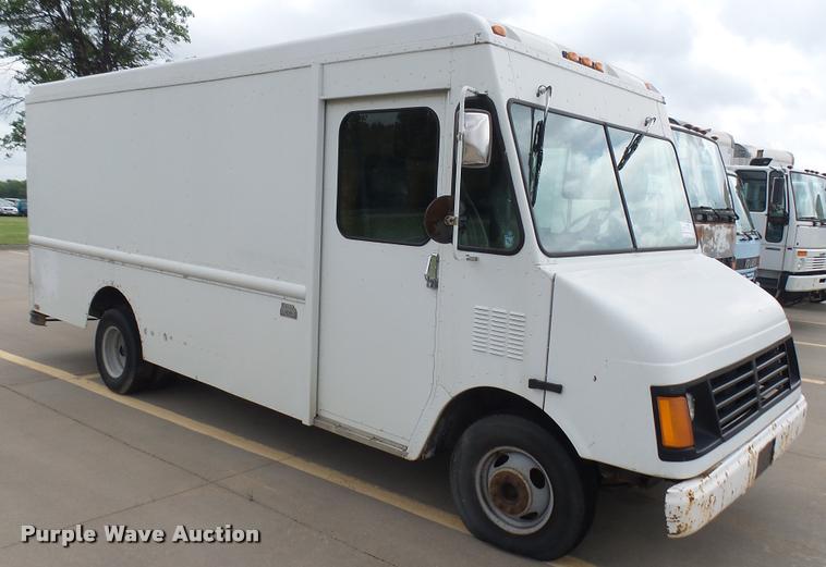 image for item DA7875 1994 Chevrolet P30 delivery truck