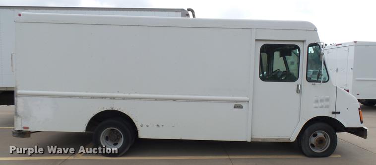 image for item DA7875 1994 Chevrolet P30 delivery truck