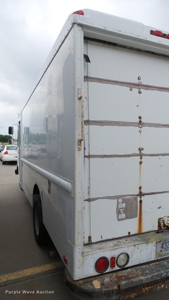 image for item DA7875 1994 Chevrolet P30 delivery truck