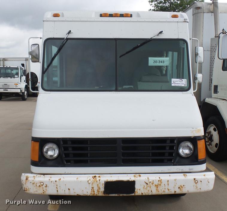image for item DA7875 1994 Chevrolet P30 delivery truck