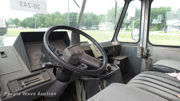 image for item DA7875 1994 Chevrolet P30 delivery truck