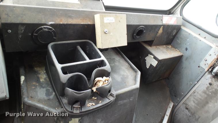 image for item DA7875 1994 Chevrolet P30 delivery truck