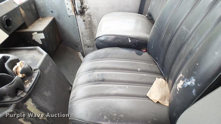 image for item DA7875 1994 Chevrolet P30 delivery truck