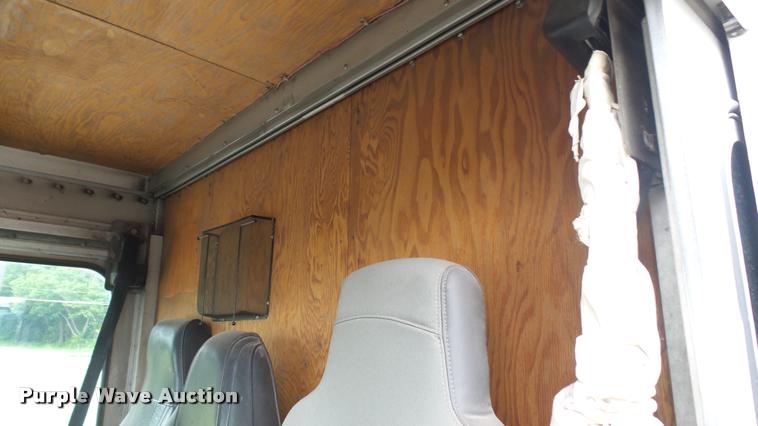 image for item DA7875 1994 Chevrolet P30 delivery truck