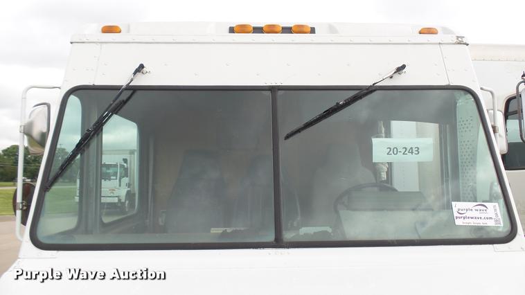 image for item DA7875 1994 Chevrolet P30 delivery truck