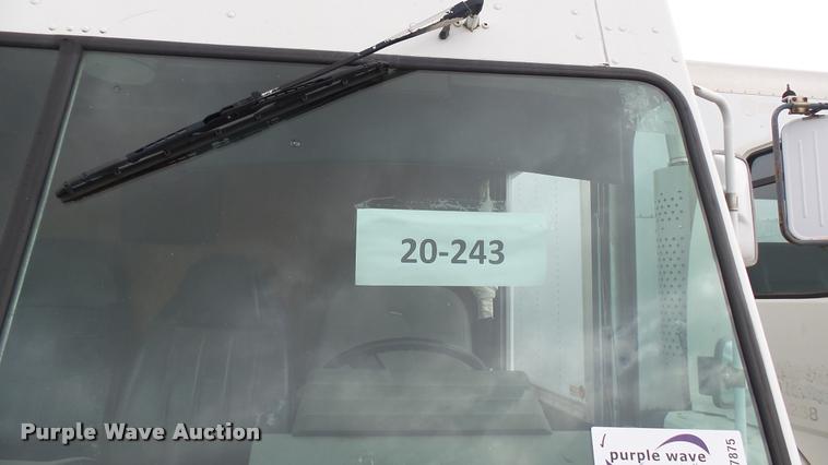 image for item DA7875 1994 Chevrolet P30 delivery truck