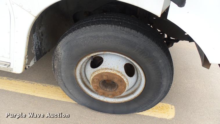 image for item DA7875 1994 Chevrolet P30 delivery truck