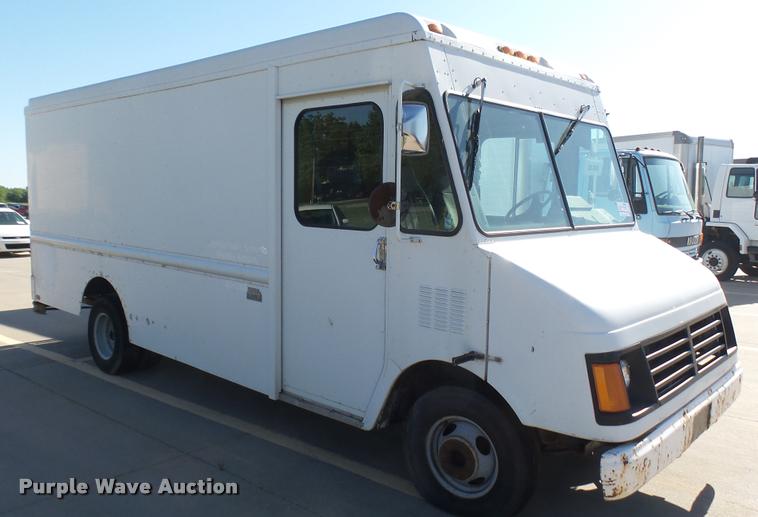 image for item DA7875 1994 Chevrolet P30 delivery truck