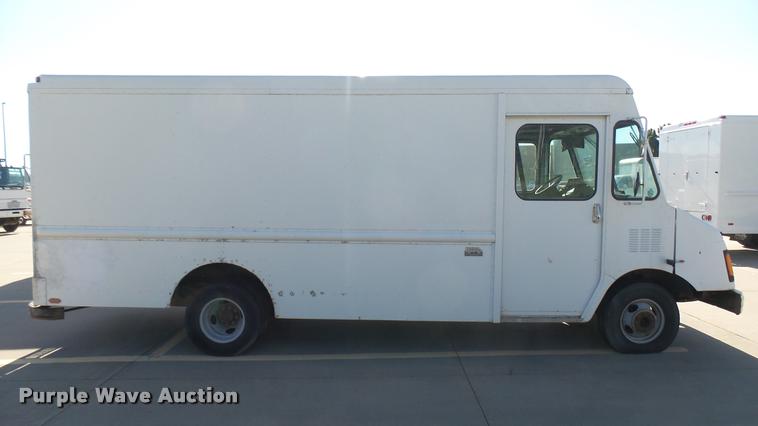 image for item DA7875 1994 Chevrolet P30 delivery truck