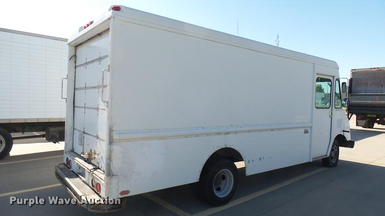 image for item DA7875 1994 Chevrolet P30 delivery truck