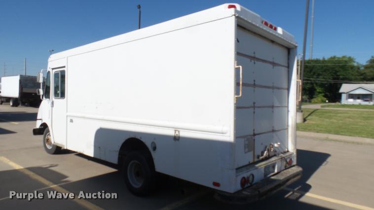 image for item DA7875 1994 Chevrolet P30 delivery truck