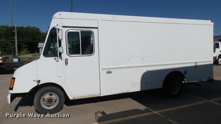 image for item DA7875 1994 Chevrolet P30 delivery truck