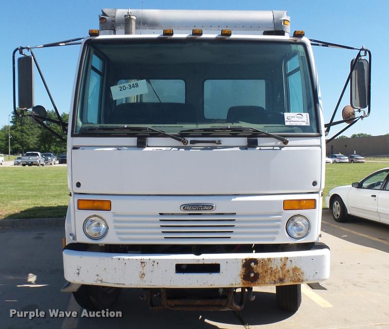 image for item DA7878 2004 Freightliner FC80 box truck