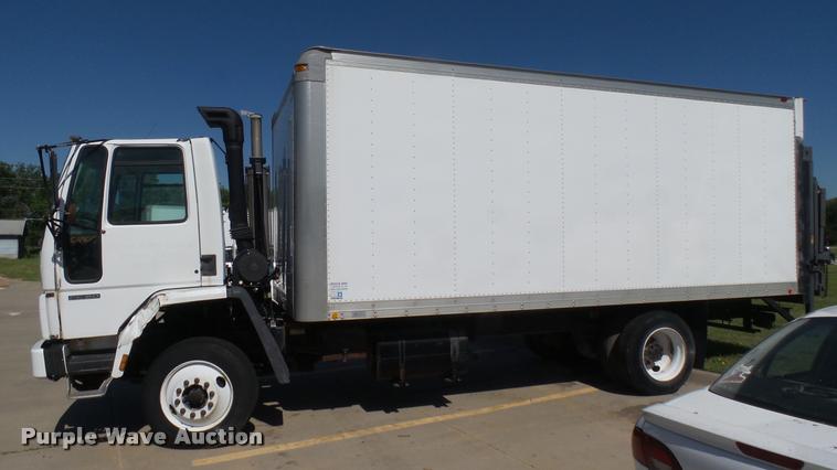 image for item DA7878 2004 Freightliner FC80 box truck