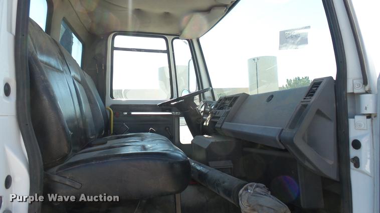 image for item DA7878 2004 Freightliner FC80 box truck