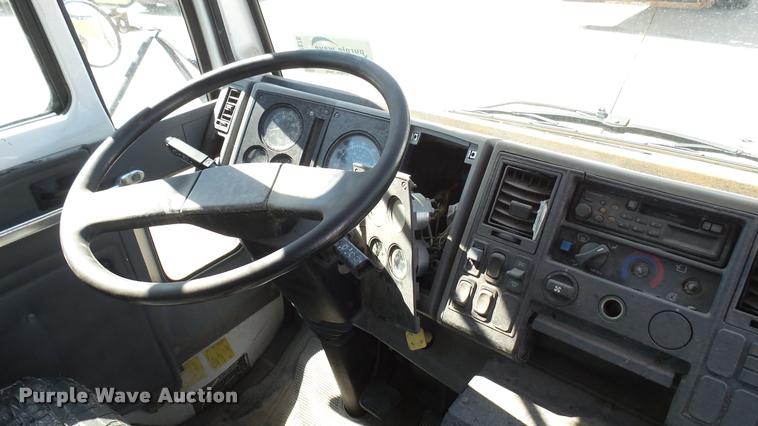 image for item DA7878 2004 Freightliner FC80 box truck