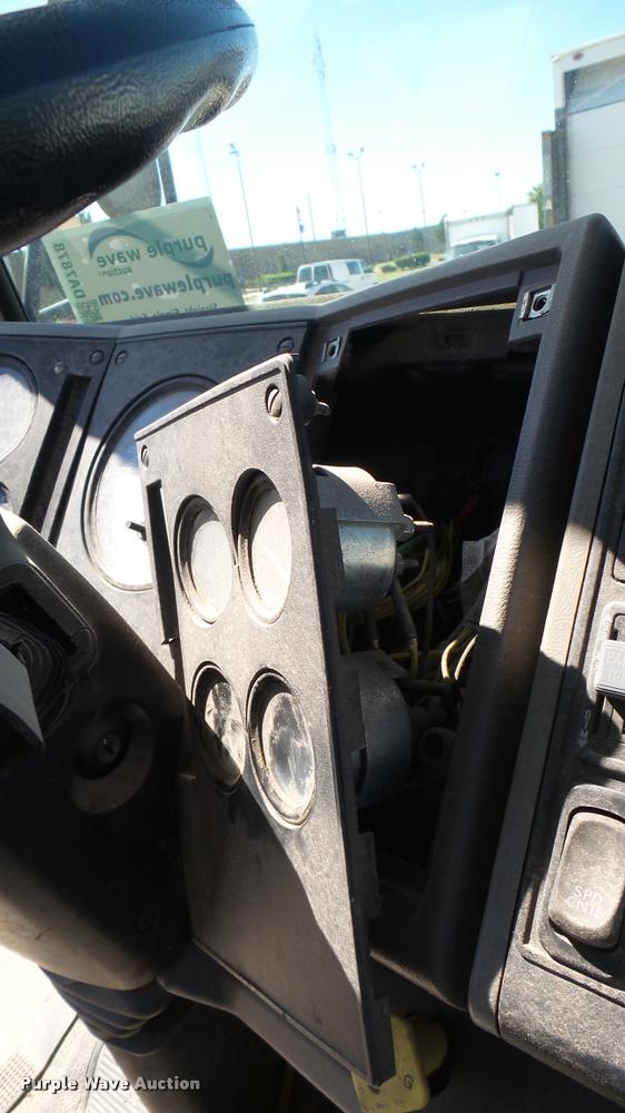 image for item DA7878 2004 Freightliner FC80 box truck