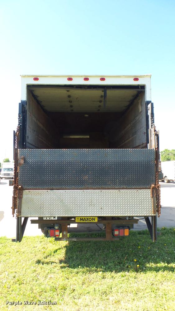 image for item DA7878 2004 Freightliner FC80 box truck