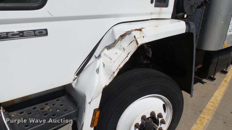 image for item DA7878 2004 Freightliner FC80 box truck