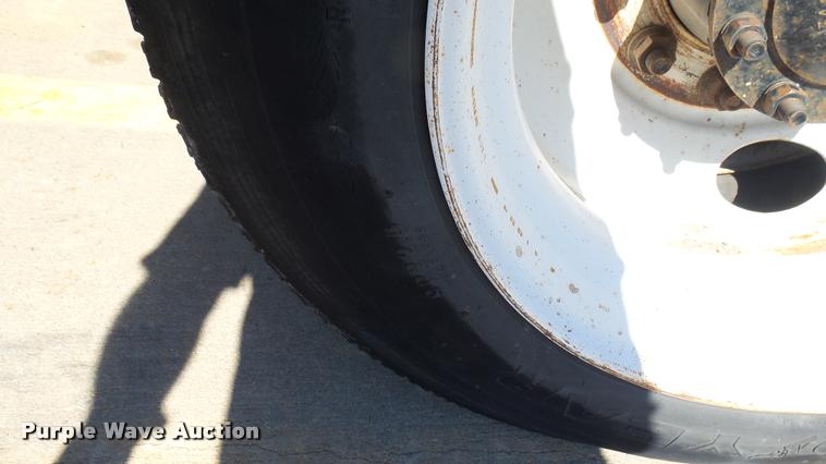 image for item DA7878 2004 Freightliner FC80 box truck