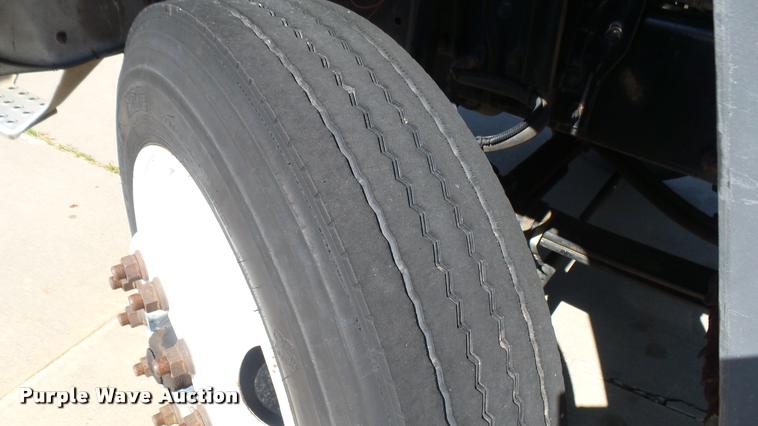 image for item DA7878 2004 Freightliner FC80 box truck