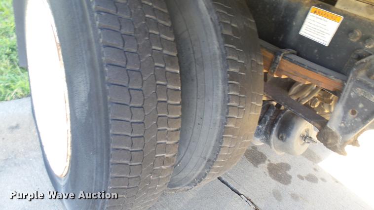 image for item DA7878 2004 Freightliner FC80 box truck