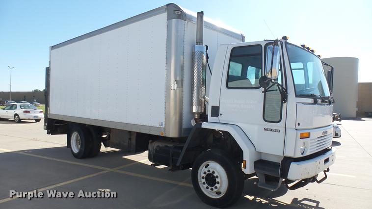 image for item DA7879 2004 Freightliner FC80 box truck