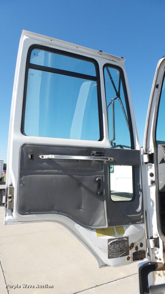 image for item DA7879 2004 Freightliner FC80 box truck