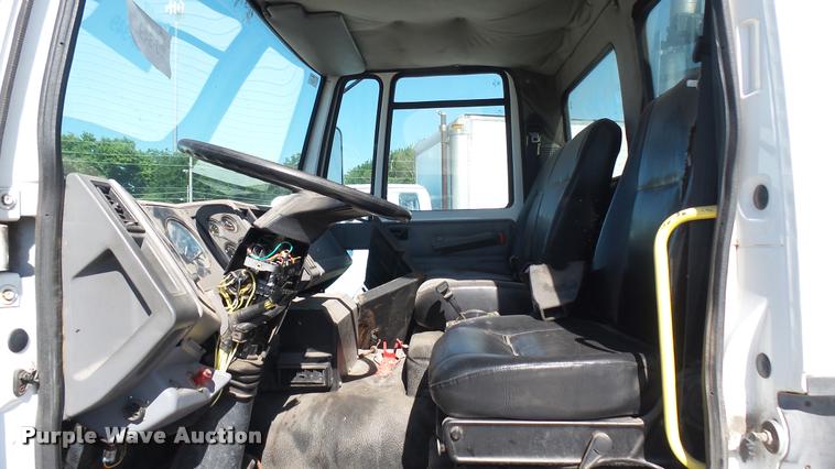 image for item DA7879 2004 Freightliner FC80 box truck