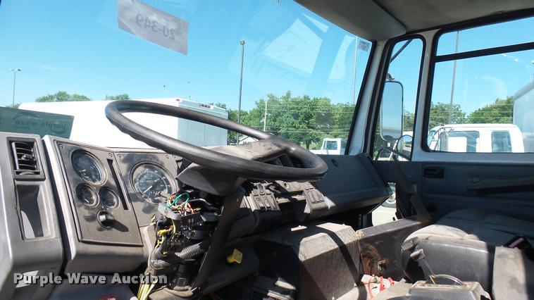 image for item DA7879 2004 Freightliner FC80 box truck