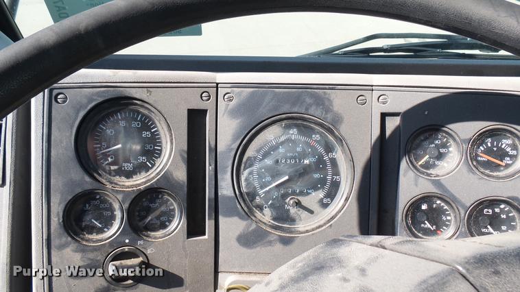 image for item DA7879 2004 Freightliner FC80 box truck