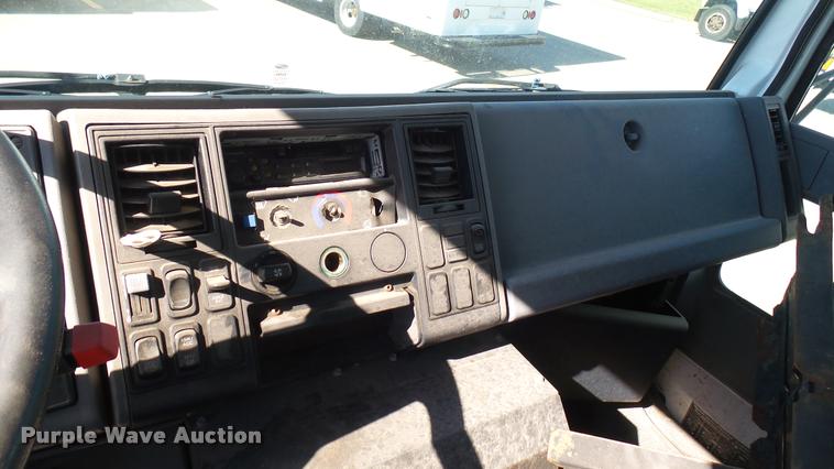 image for item DA7879 2004 Freightliner FC80 box truck