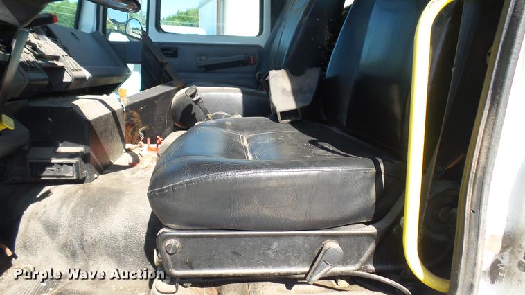 image for item DA7879 2004 Freightliner FC80 box truck