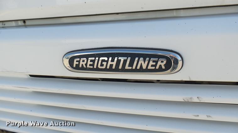 image for item DA7879 2004 Freightliner FC80 box truck