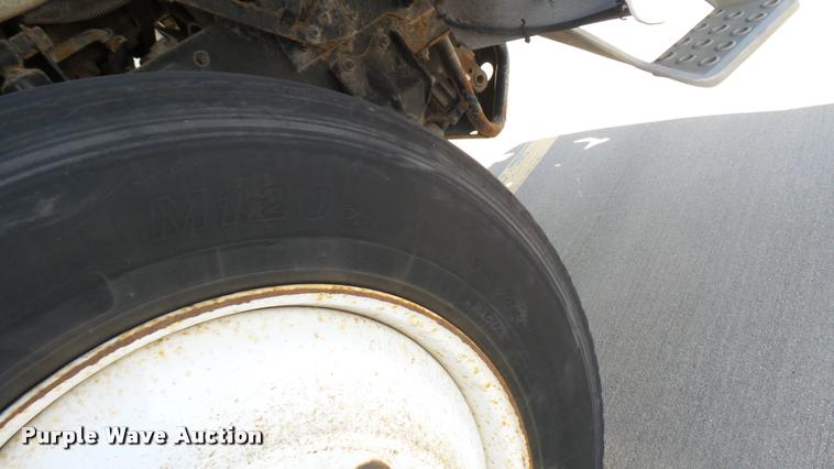 image for item DA7879 2004 Freightliner FC80 box truck