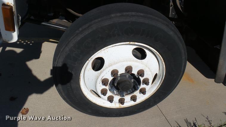 image for item DA7879 2004 Freightliner FC80 box truck