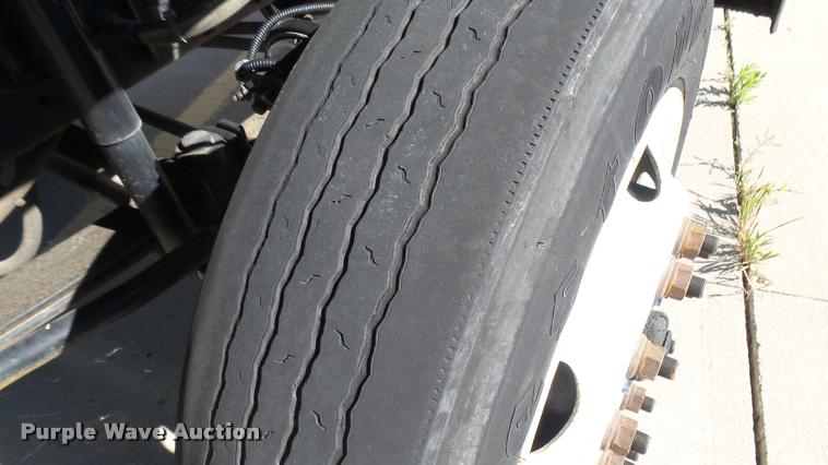 image for item DA7879 2004 Freightliner FC80 box truck