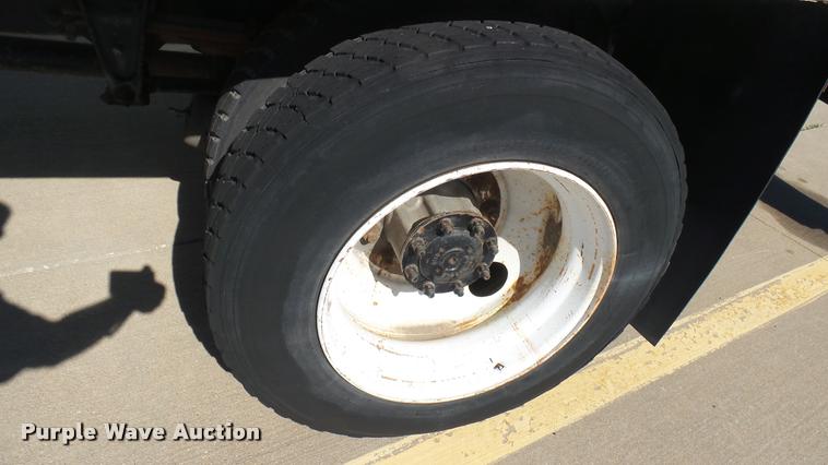 image for item DA7879 2004 Freightliner FC80 box truck